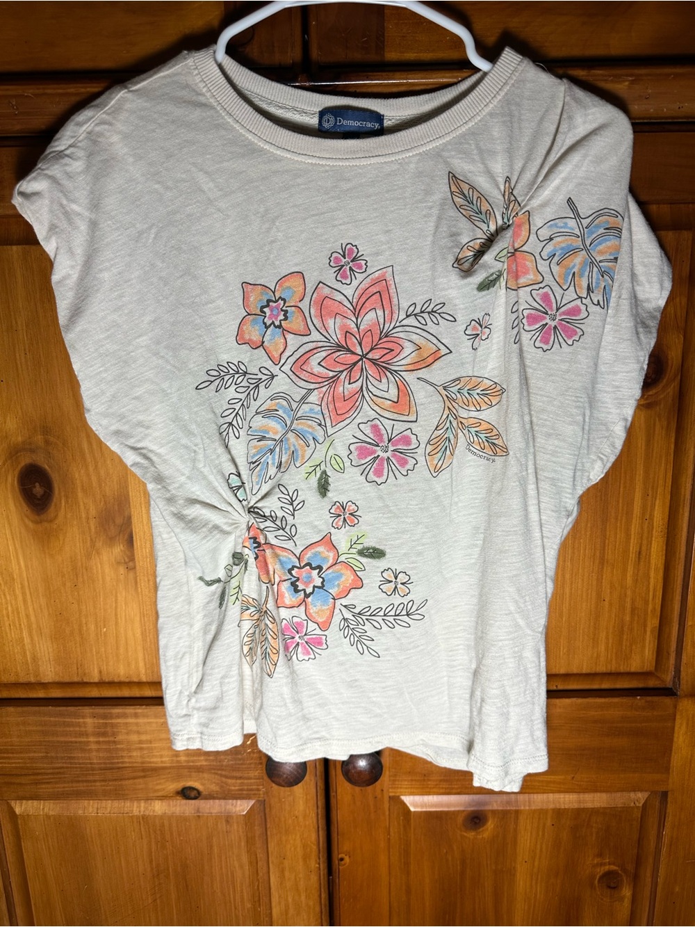 Democracy (from Boutique) Women’s Cream Short Sleeve Floral Tee Shirt